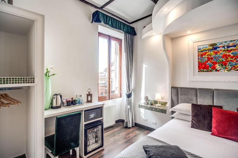 Piazza Di Spagna Comfort Rooms - Oda