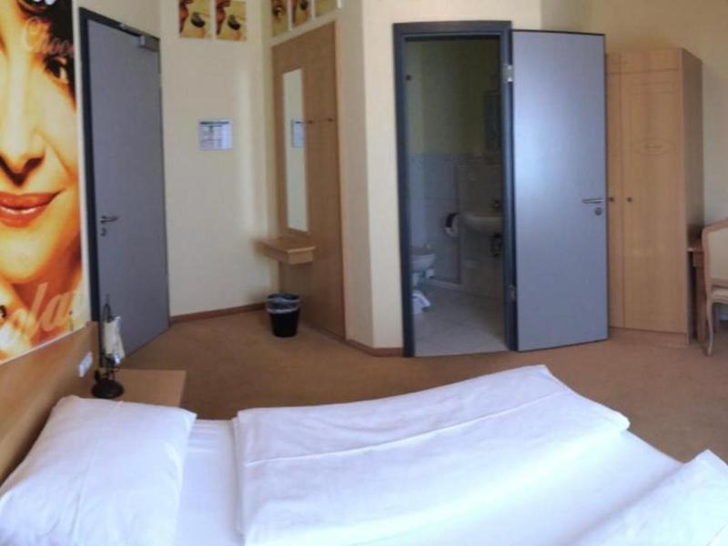 Cinehotel Maroni - Genel