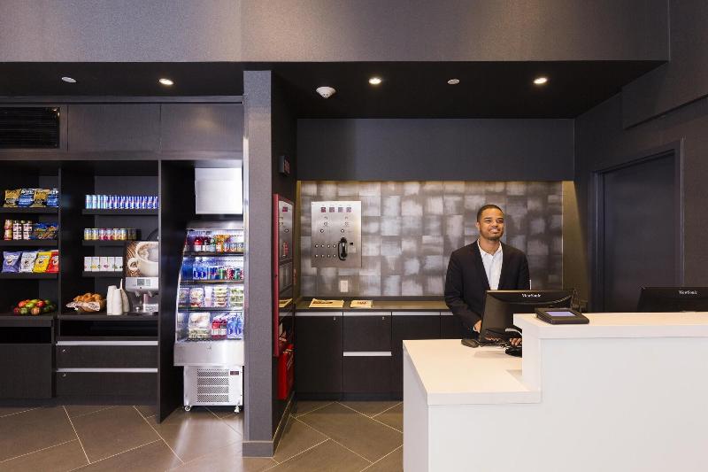 Edge Hotel - Lobi