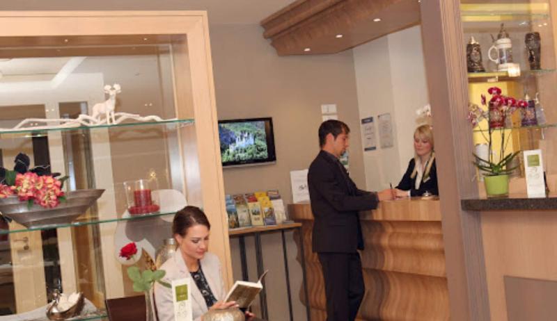 Villa Ludwig Suite Hotel - Lobi