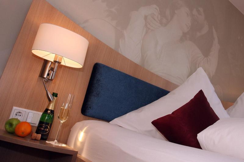 Villa Ludwig Suite Hotel - Oda