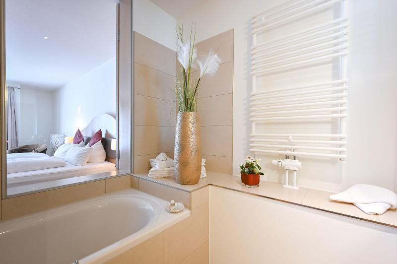 Villa Ludwig Suite Hotel - Oda