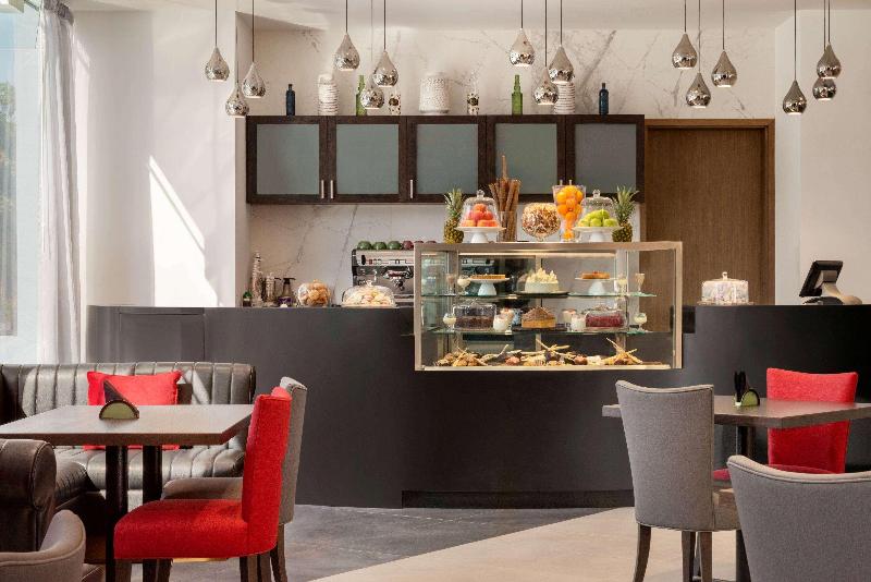 Ramada Encore By Wyndham Muscat Al-Ghubrah - Restoran