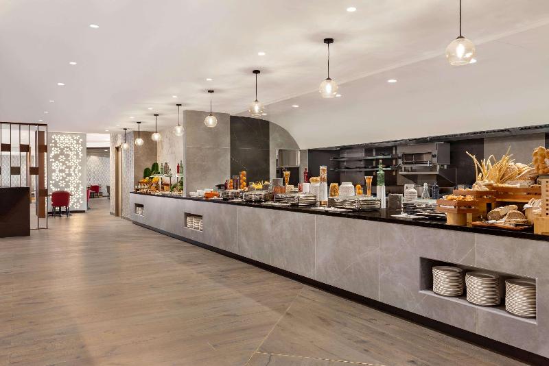 Ramada Encore By Wyndham Muscat Al-Ghubrah - Restoran