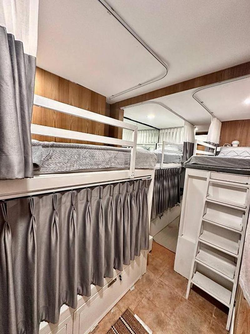Blu Cabin Ari Stylish Gay Poshtel By Zuzu - Oda