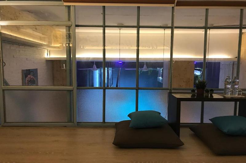 Blu Cabin Ari Stylish Gay Poshtel By Zuzu - Oda