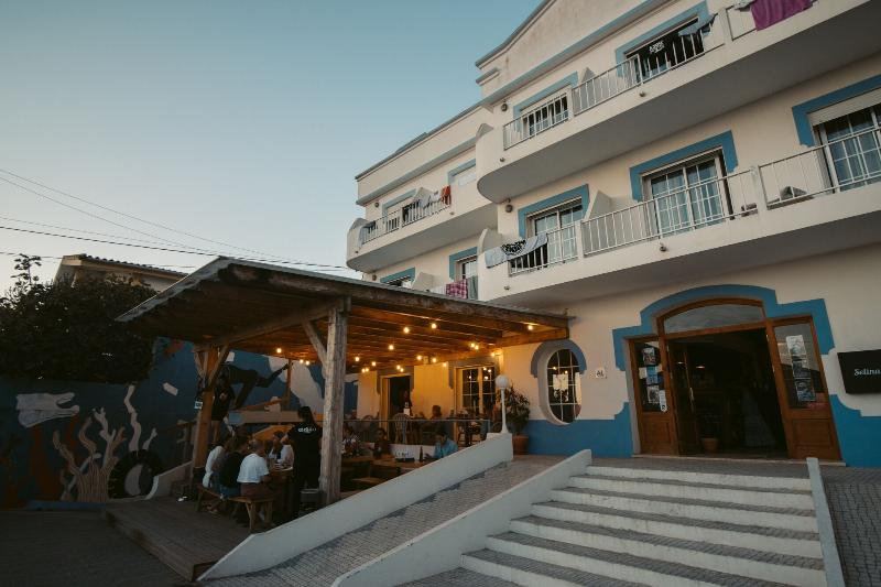 Malacuna Peniche - Genel
