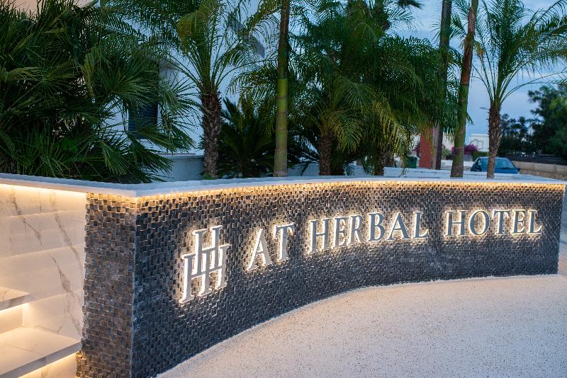 At Herbal Hotel - Genel