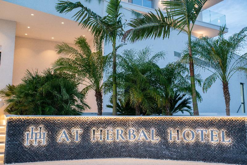 At Herbal Hotel - Genel