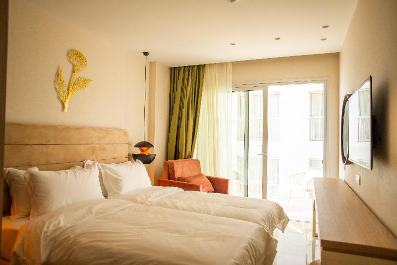 At Herbal Hotel - Oda