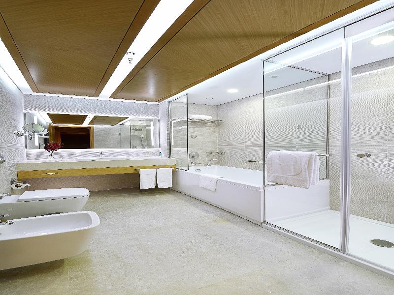 Grand Cosmopolitan Hotel - Oda