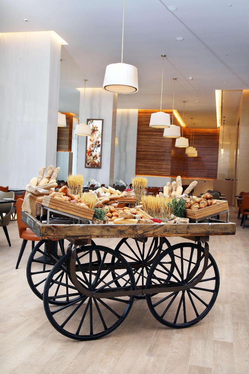 Grand Cosmopolitan Hotel - Restoran
