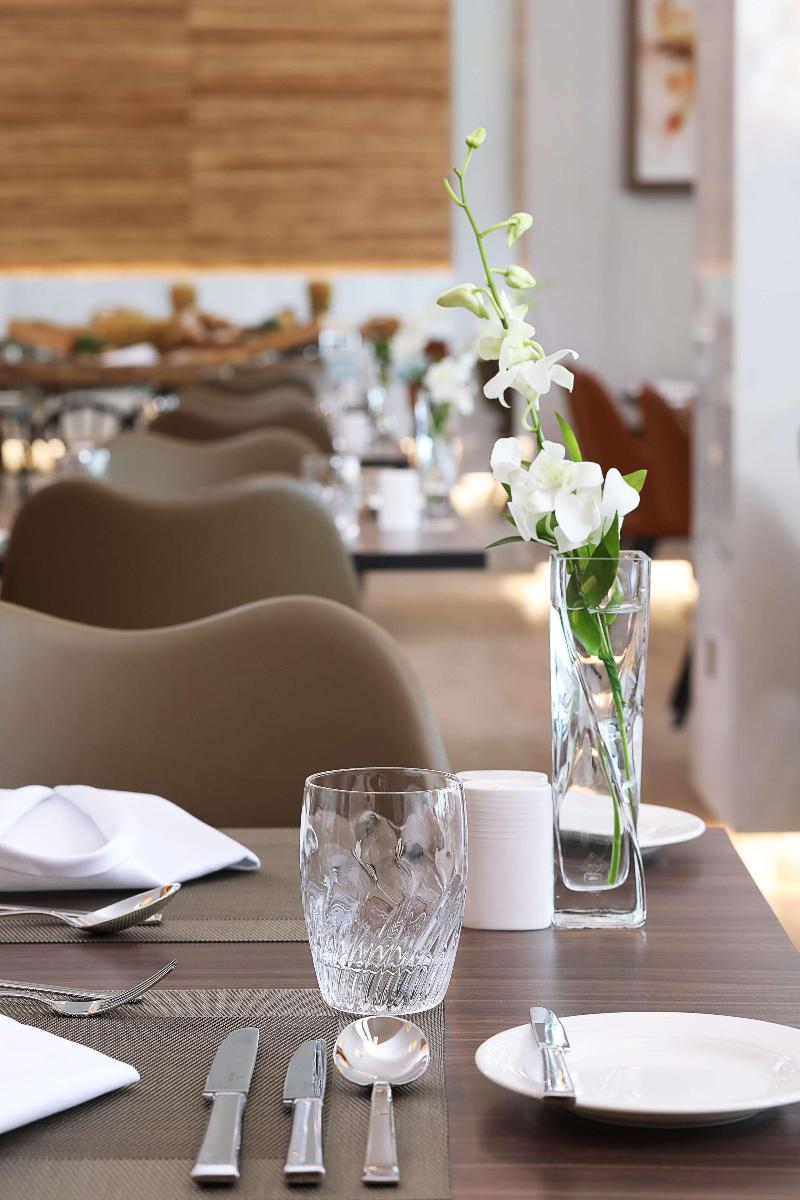 Grand Cosmopolitan Hotel - Restoran