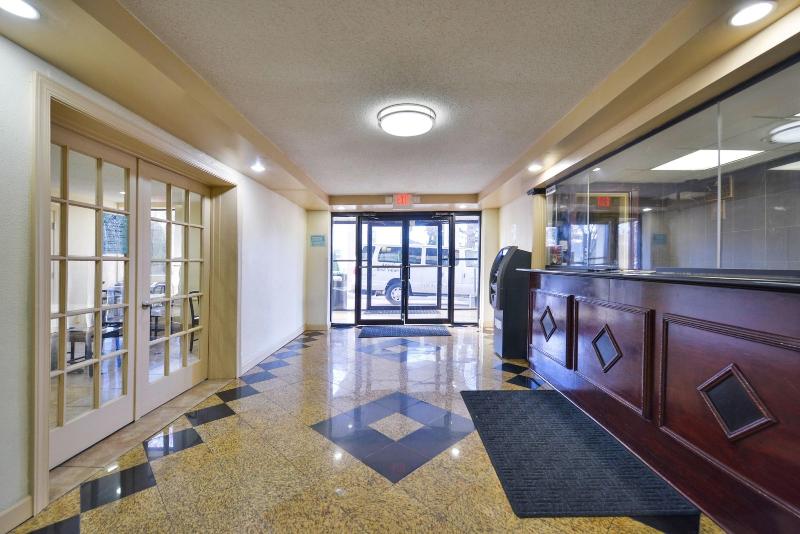 Red Carpet Inn Newark Airport - Lobi