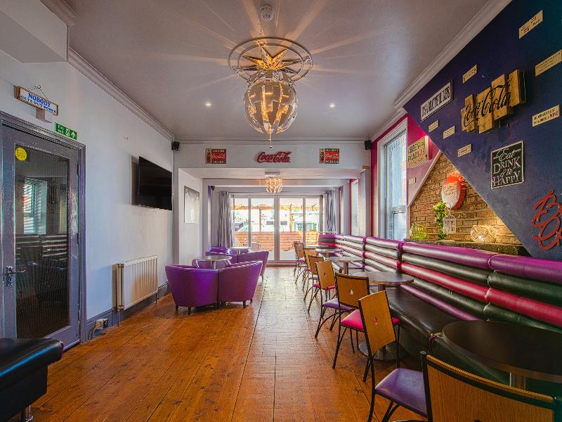 OYO Pier Hotel - Bar