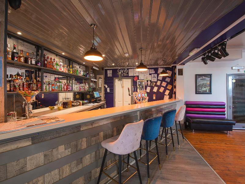 OYO Pier Hotel - Bar