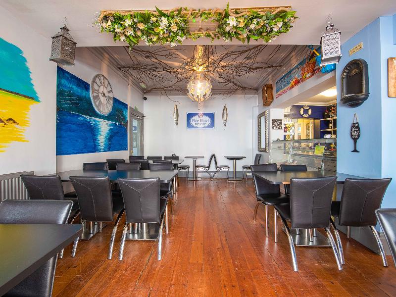 OYO Pier Hotel - Restoran