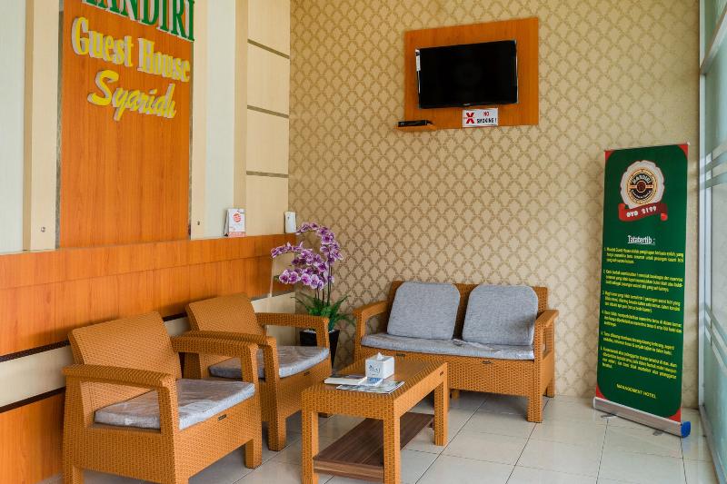 OYO 2199 Mandiri Guest House - Lobi