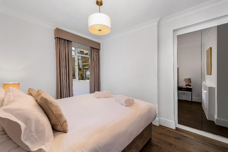 10 Curzon Street by Mansley - Oda
