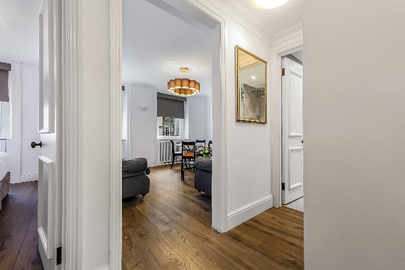 10 Curzon Street by Mansley - Oda