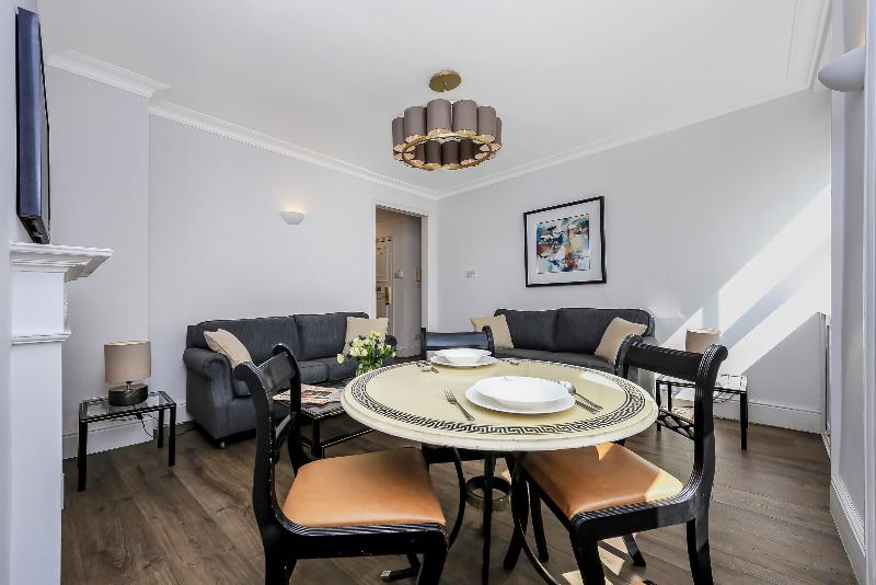 10 Curzon Street by Mansley - Oda