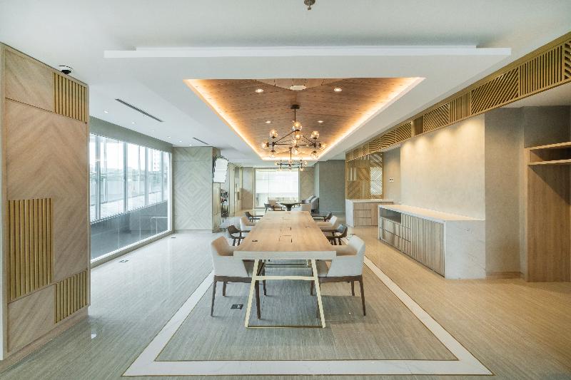 Harris Suite Puri Mansion - Lobi