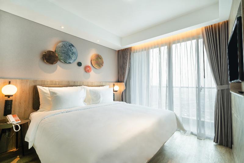 Harris Suite Puri Mansion - Oda