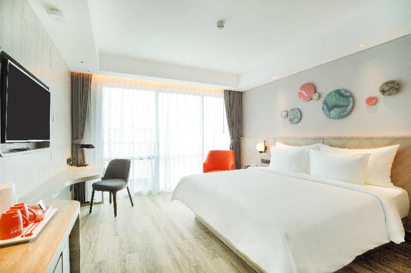Harris Suite Puri Mansion - Oda