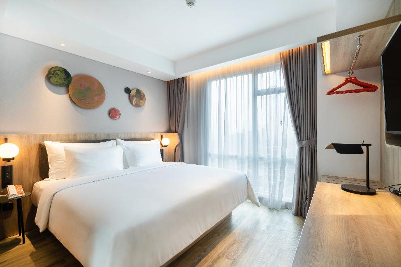Harris Suite Puri Mansion - Oda
