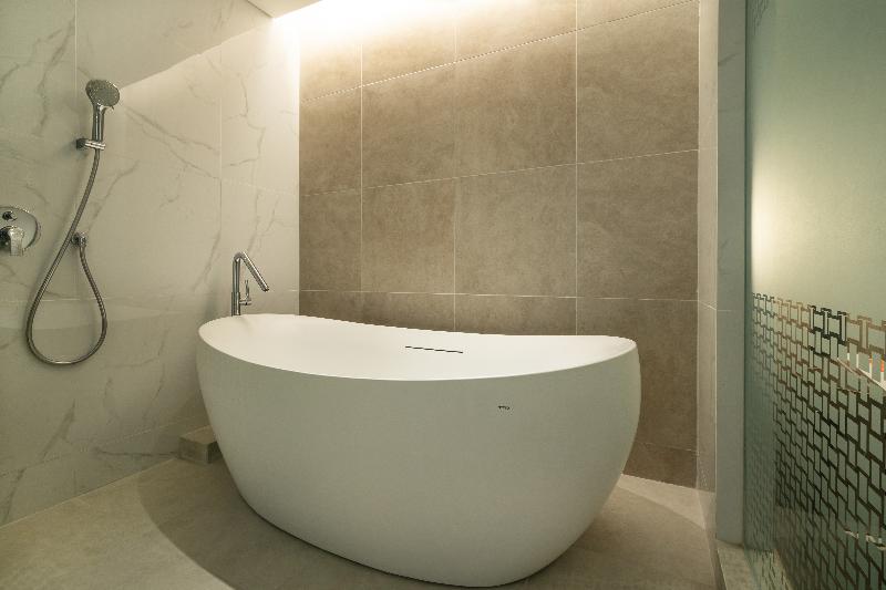 Harris Suite Puri Mansion - Oda