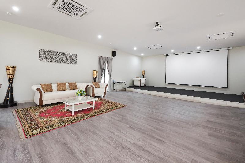 Baan Ping Kan Longstay by ZUZU - Toplantı