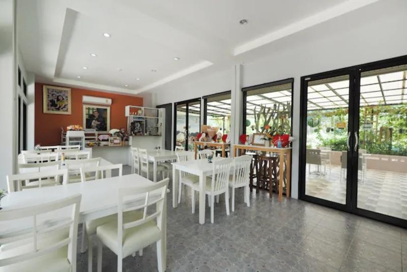 Baan Ping Kan Longstay by ZUZU - Restoran