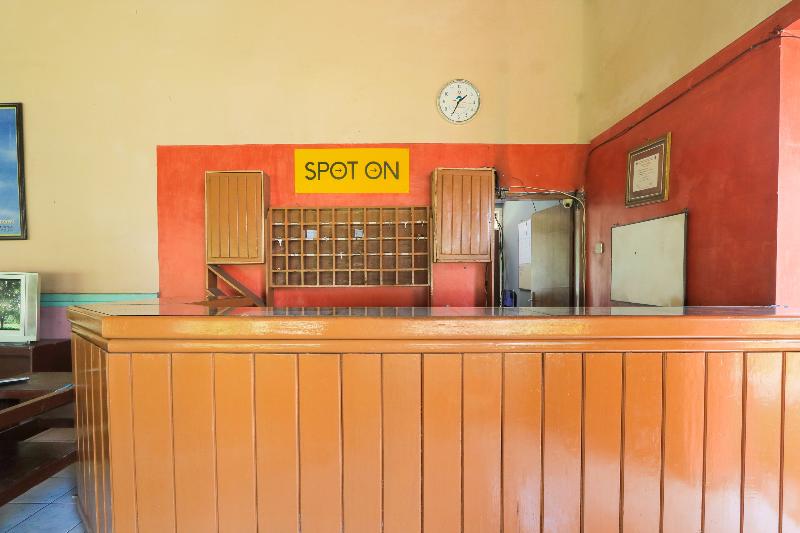 Spot On 2465 Hotel Raung View - Lobi