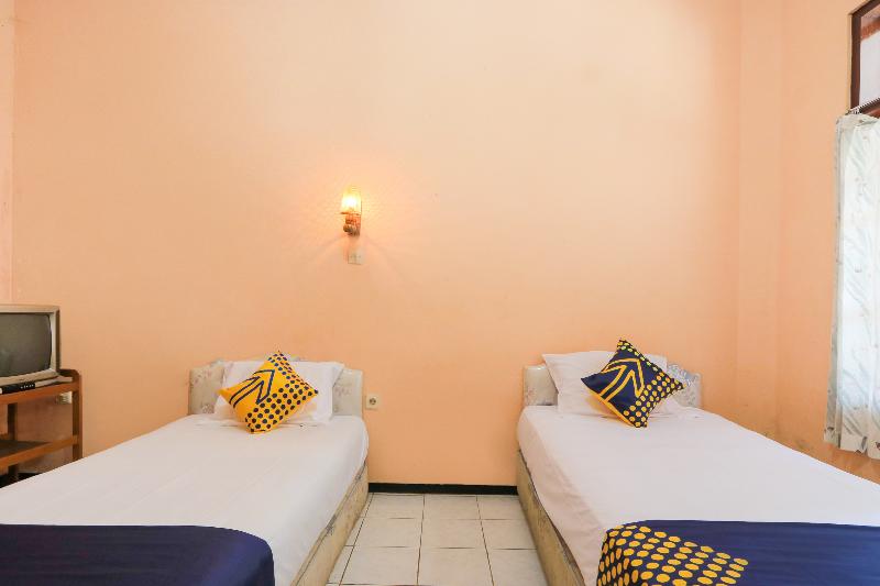 Spot On 2465 Hotel Raung View - Oda