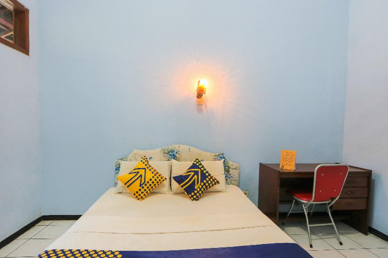 Spot On 2465 Hotel Raung View - Oda