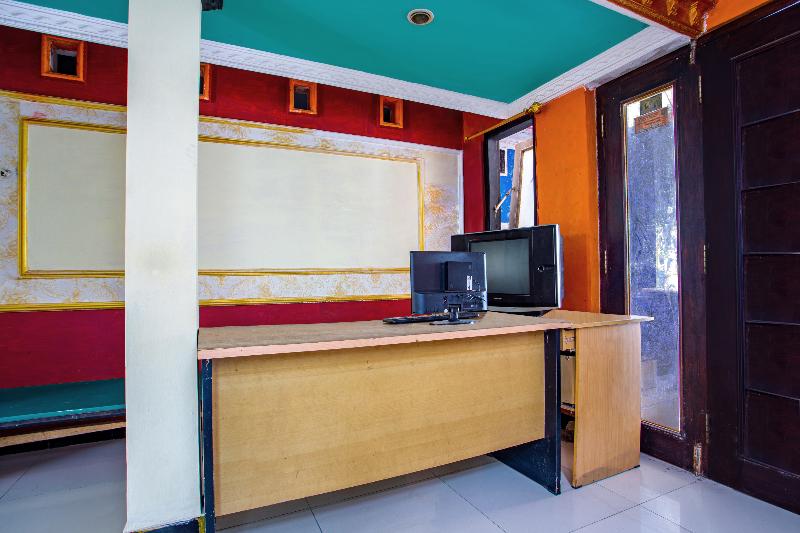 Spot On 2473 Buana Jaya Guest House - Lobi