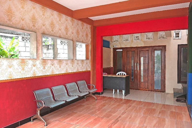 Spot On 2473 Buana Jaya Guest House - Lobi