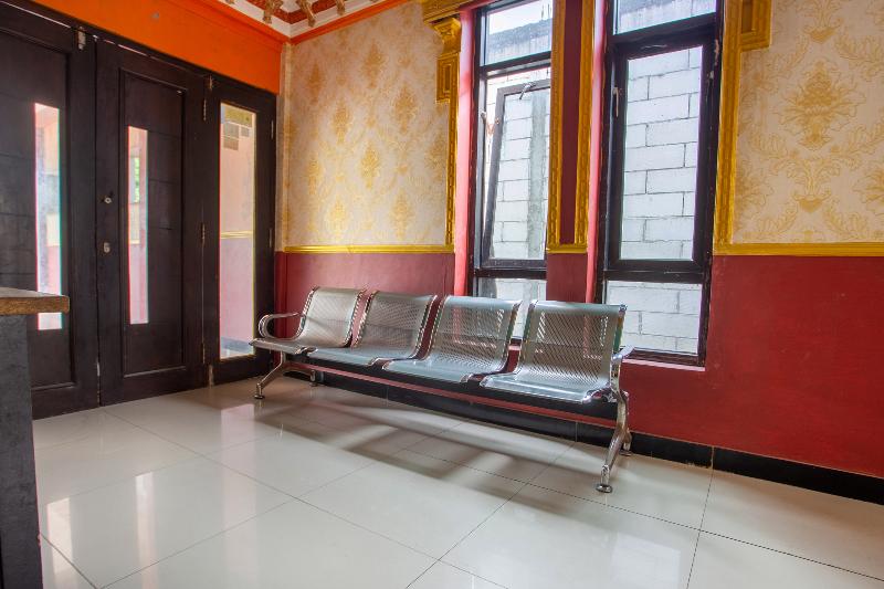 Spot On 2473 Buana Jaya Guest House - Lobi