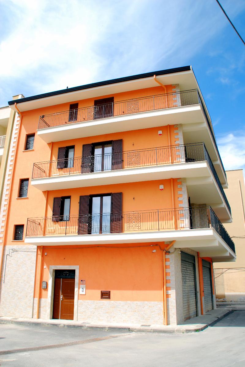 Daphnae House - Genel
