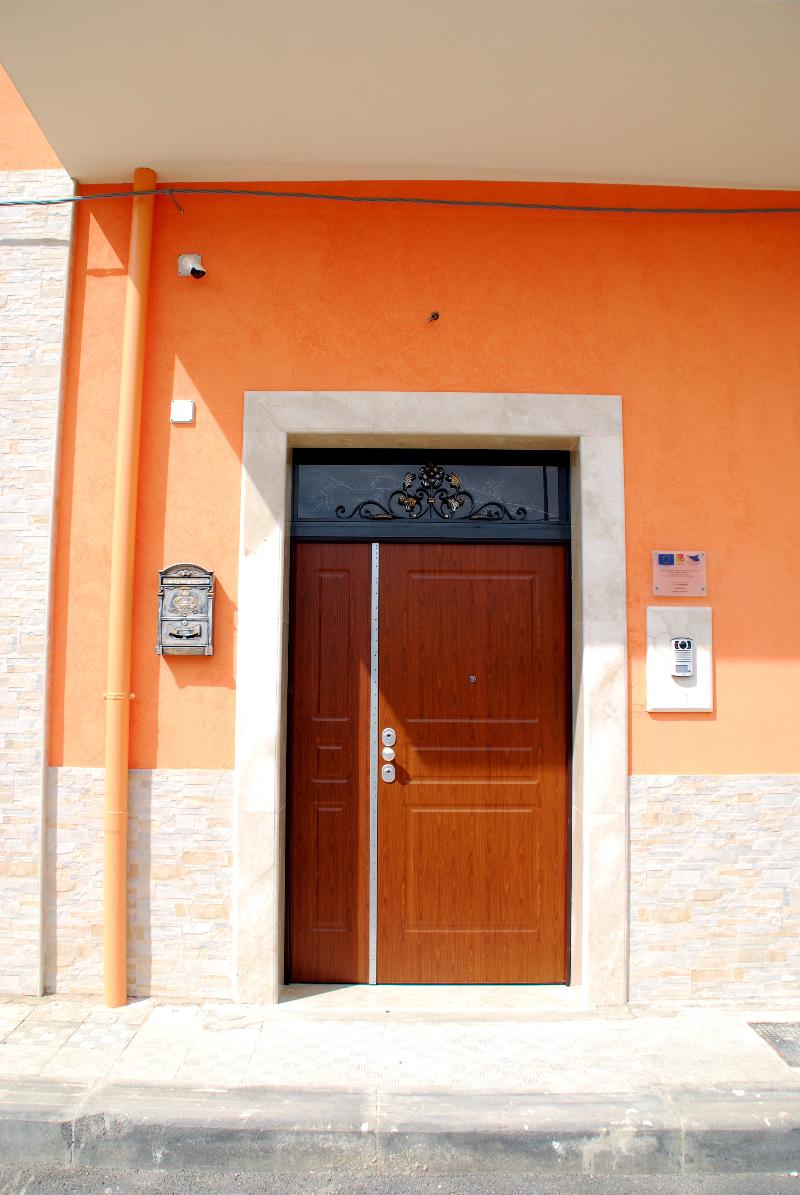 Daphnae House - Genel