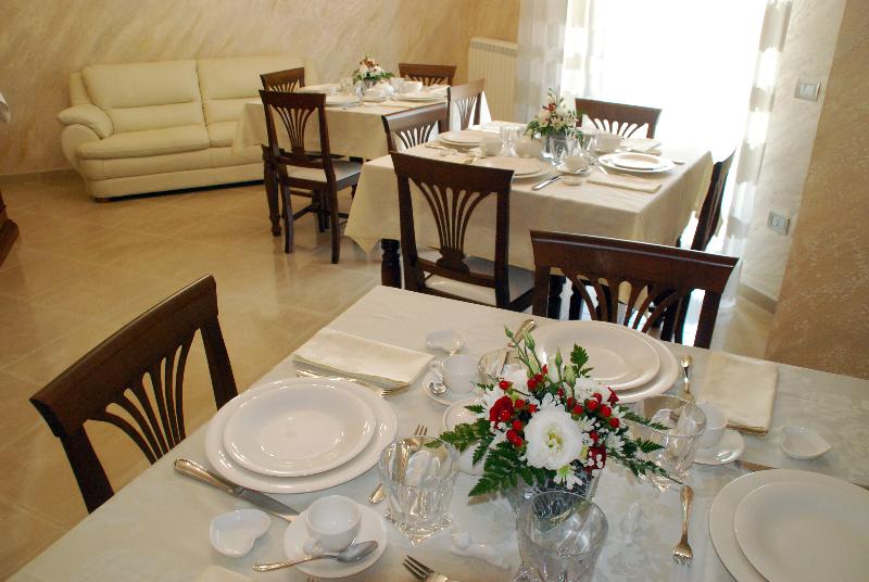 Daphnae House - Restoran