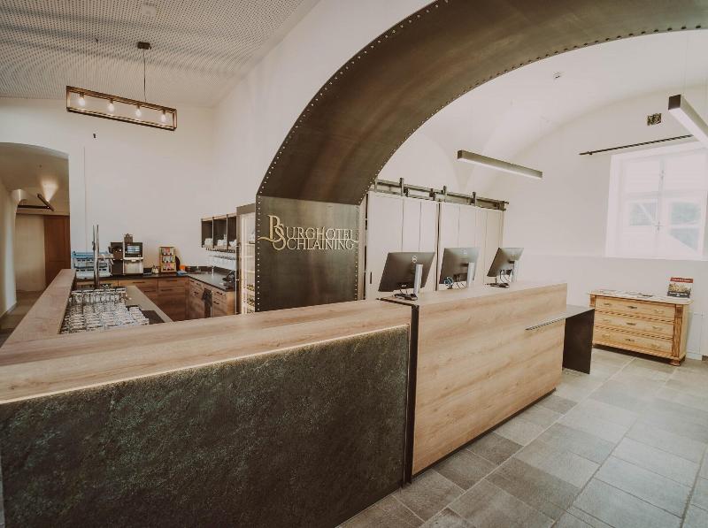 Burghotel Schlaining - Lobi