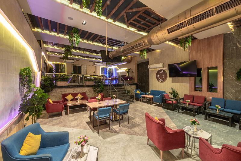 Crown Rose Hotel - Teras