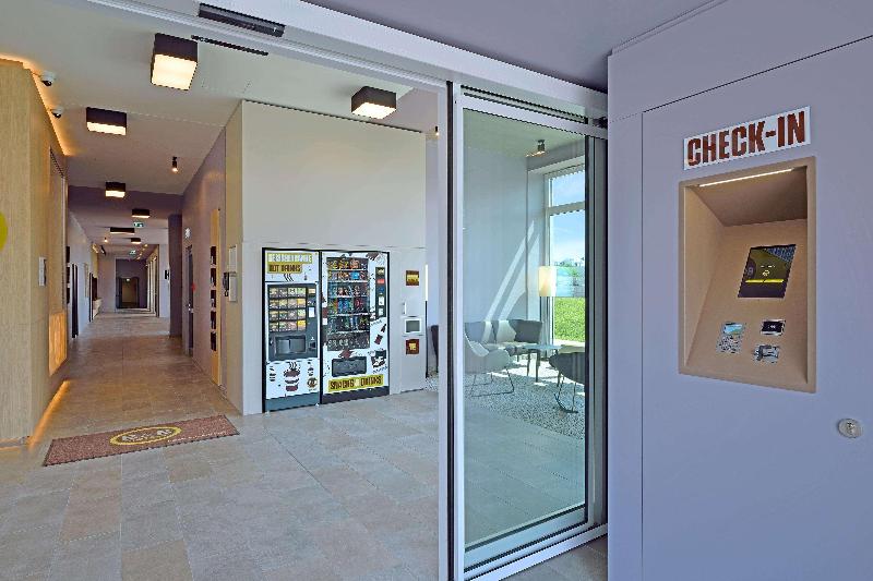 B&B Hotel Köln-Ehrenfeld - Lobi
