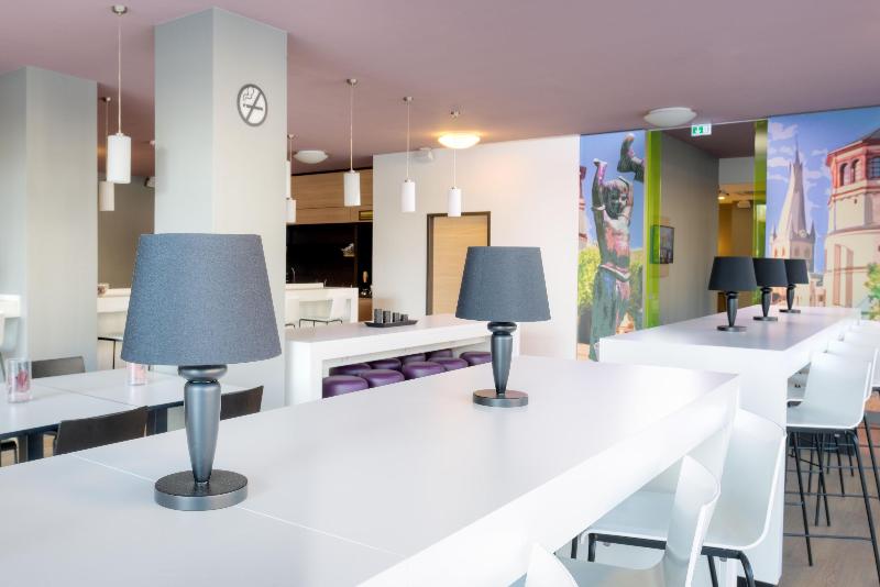 B&B Hotel Düsseldorf-Mitte - Lobi