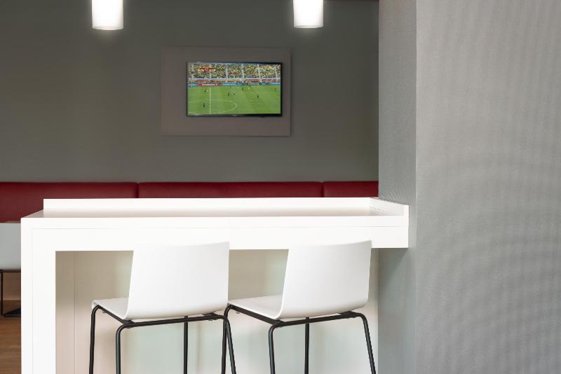 B&B Hotel Düsseldorf-Mitte - Lobi