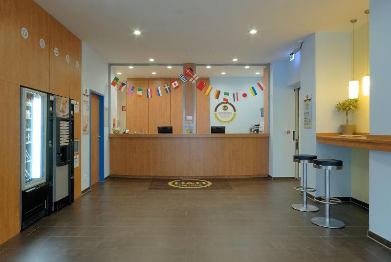 B&B Hotel Düsseldorf-Mitte - Lobi