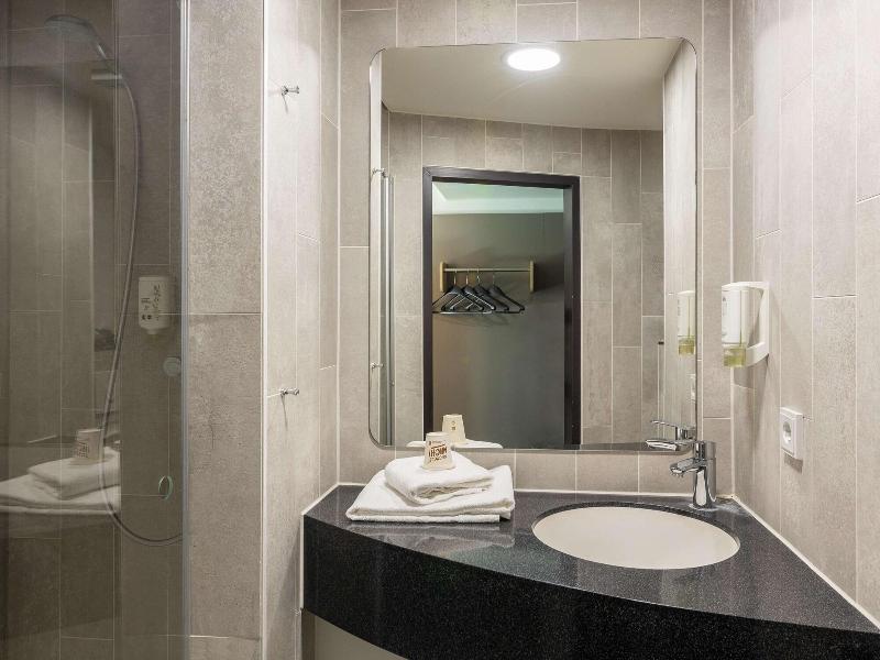 B&B Hotel Düsseldorf-Mitte - Oda