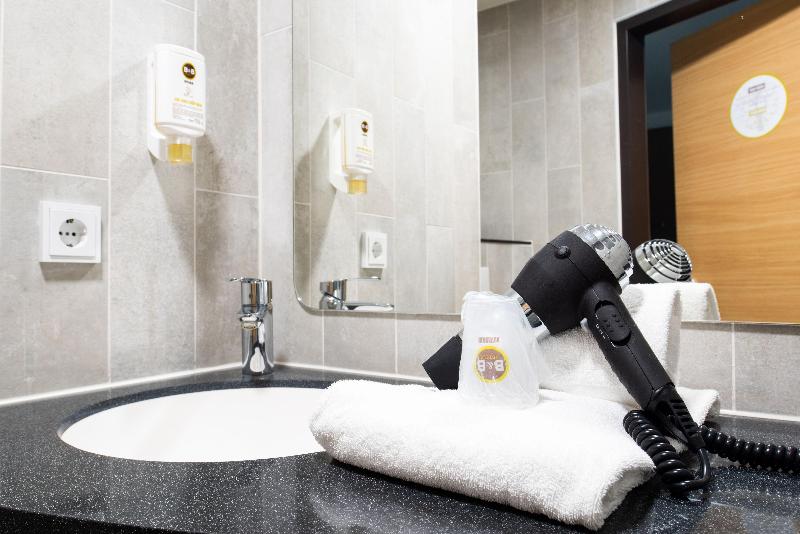 B&B Hotel Düsseldorf-Mitte - Oda