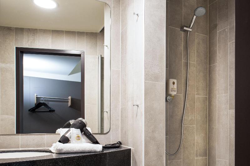 B&B Hotel Düsseldorf-Mitte - Oda